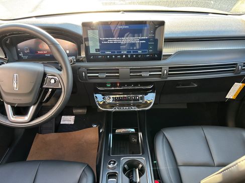 New 2026 Lincoln Corsair Premiere image 30