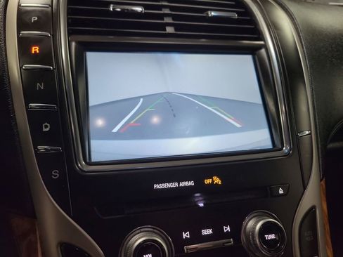 Used 2018 Lincoln MKX Select w/ Select Plus Package image 16