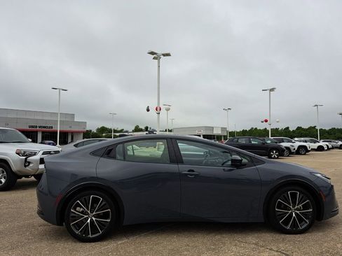 Used 2025 Toyota Prius Limited w/ Limited Premium Package FWD image 5