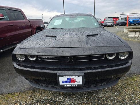 Used 2017 Dodge Challenger SXT w/ Sound Group image 9