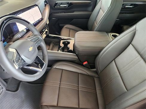 New 2026 Chevrolet Suburban High Country image 11