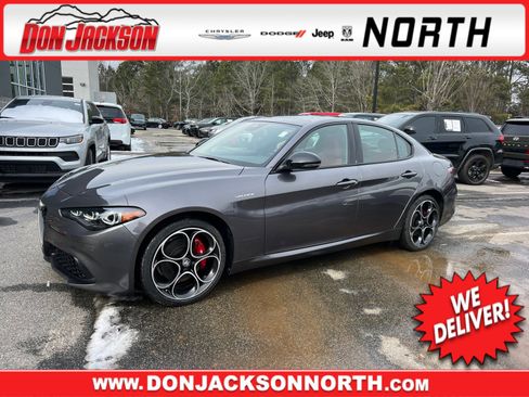 Used 2024 Alfa Romeo Giulia Veloce image 1