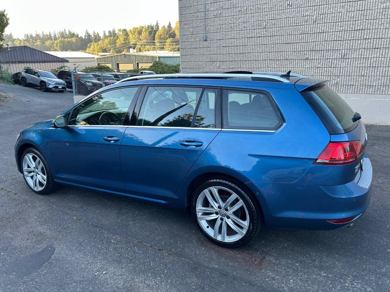 Used 2017 Volkswagen Golf SEL FWD image 7