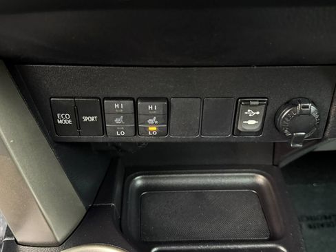 Used 2015 Toyota RAV4 Limited AWD/4WD image 18