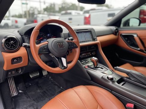 Used 2020 Nissan GT-R Premium w/ Premium Interior Package AWD/4WD image 14