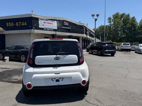 Used 2016 Kia Soul ! FWD image 13