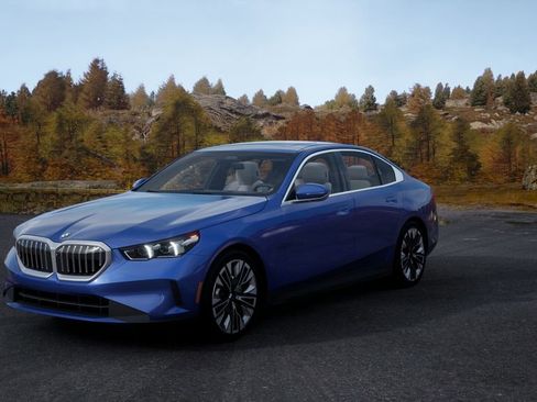 Used 2025 BMW 530i w/ Premium Package image 31