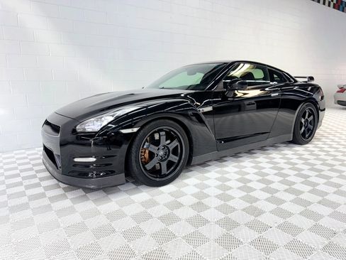 Used 2013 Nissan GT-R Premium image 36