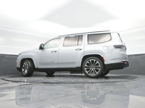 Used 2024 Jeep Grand Wagoneer Series III image 38