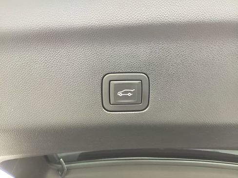 Used 2024 Cadillac Escalade ESV Premium Luxury image 24