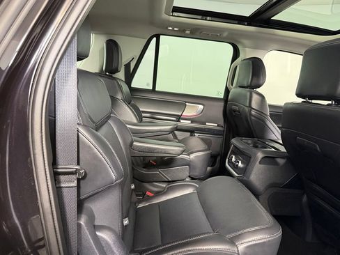 Used 2025 Ford Expedition Max Platinum AWD/4WD image 22