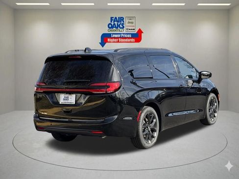 New 2026 Chrysler Pacifica Select w/ S Appearance Package image 6
