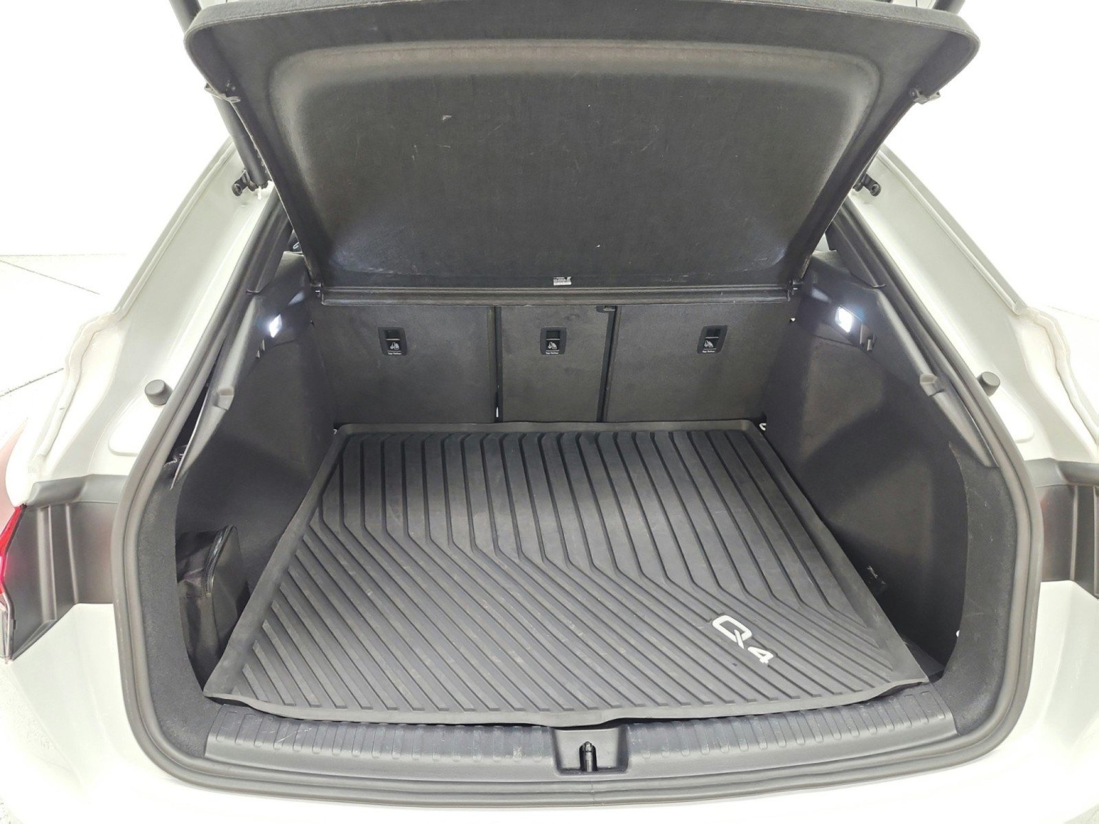 Used 2024 Audi Q4 e-tron Premium Plus AWD/4WD image 21