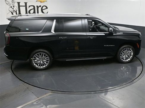 New 2026 Chevrolet Suburban High Country image 13