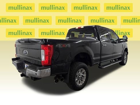 Used 2019 Ford F250 XLT w/ XLT Premium Package image 3