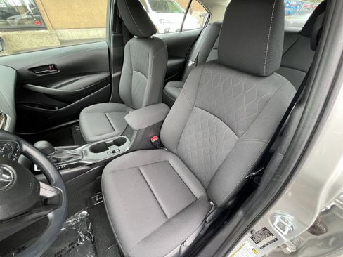 Used 2025 Toyota Corolla LE FWD image 31