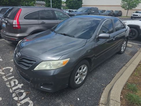 Used 2011 Toyota Camry LE w/ LE Extra-Value Pkg FWD image 1