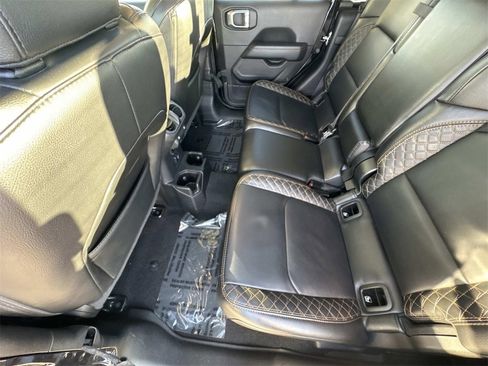 Used 2023 Jeep Gladiator Overland image 19