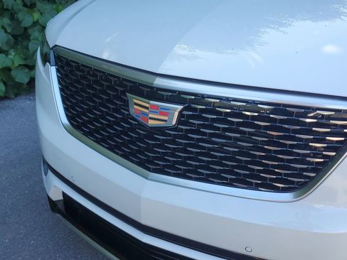New 2025 Cadillac XT6 Luxury image 9