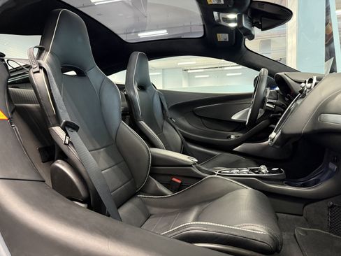 Used 2023 McLaren GT RWD image 17