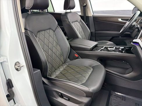 Used 2024 Volkswagen Atlas SEL Premium R-Line AWD/4WD image 30