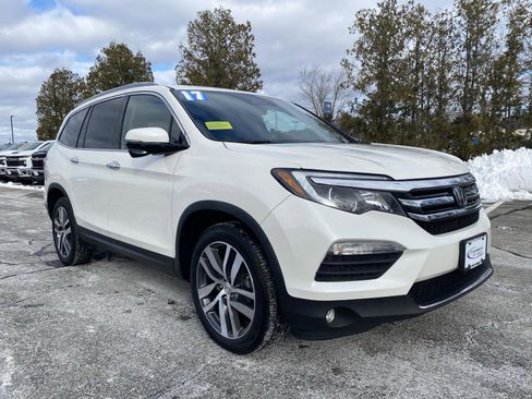 Used 2017 Honda Pilot Touring image 1