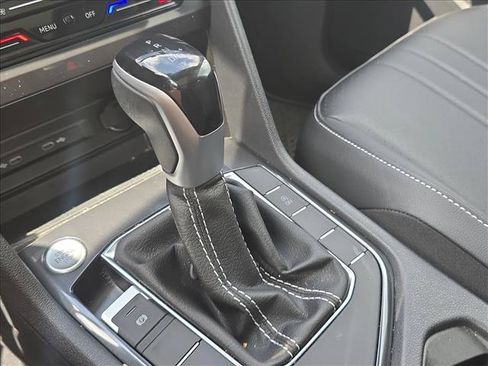 Used 2023 Volkswagen Tiguan SE w/ Panoramic Sunroof Package FWD image 17