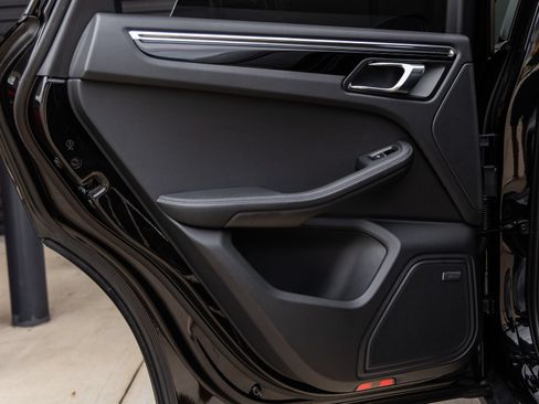 Certified 2026 Porsche Macan AWD/4WD image 36