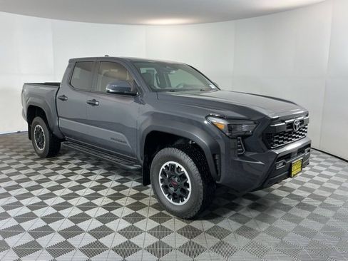 Used 2024 Toyota Tacoma TRD Off-Road image 3