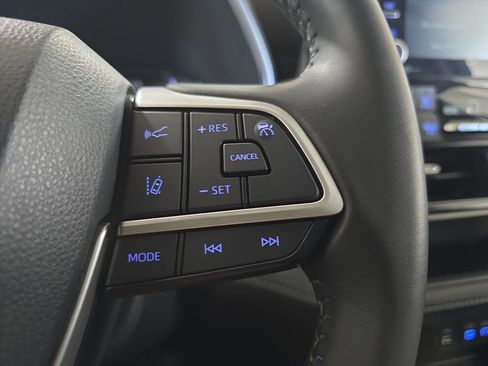 Used 2022 Toyota Highlander XLE image 19