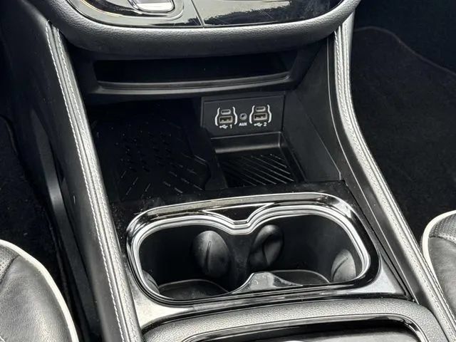 Used 2025 Chrysler Pacifica Limited FWD image 19