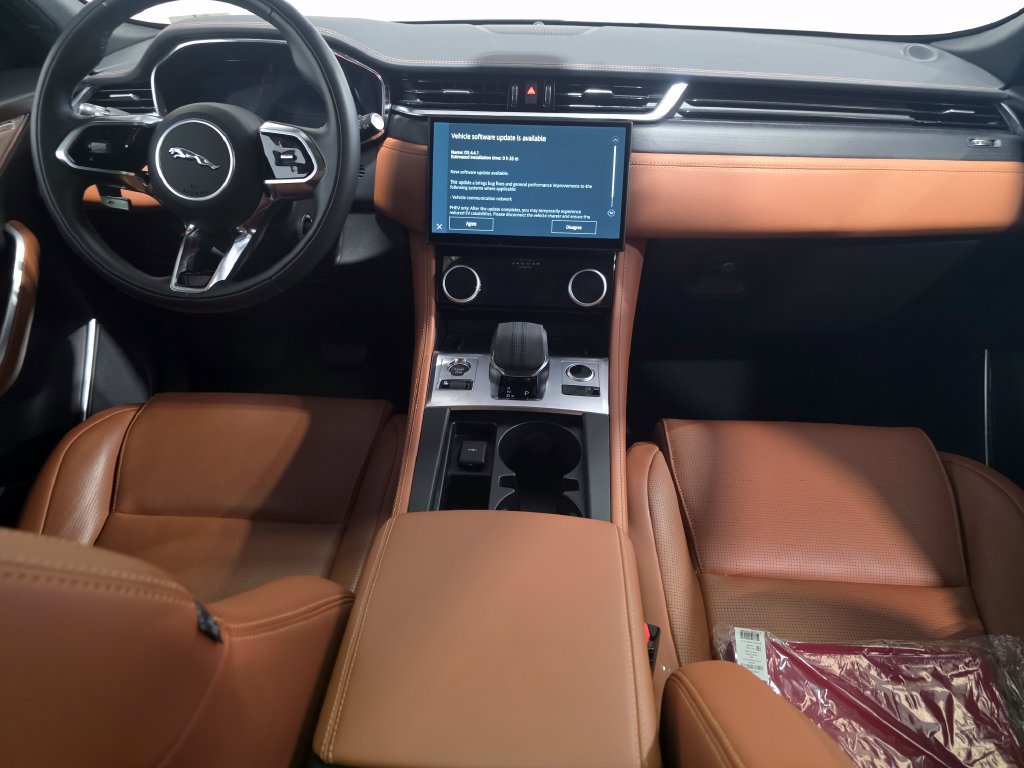 Certified 2025 Jaguar F-PACE R-Dynamic S AWD/4WD image 13
