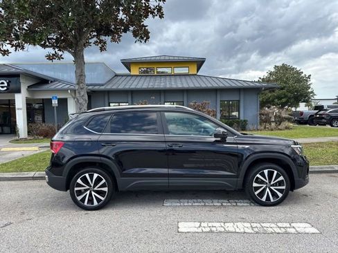 Used 2024 Volkswagen Taos SE image 8