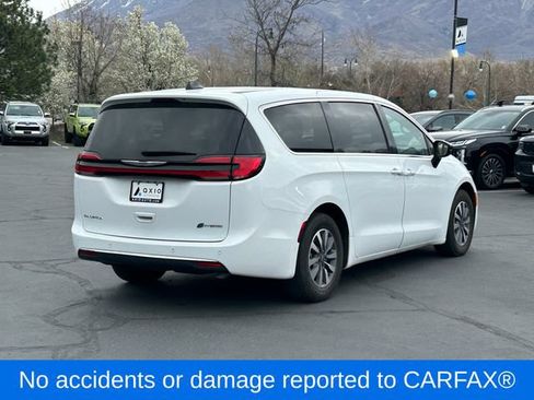 Used 2024 Chrysler Pacifica Limited FWD image 3