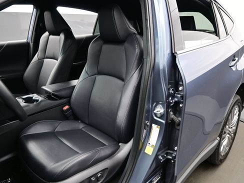Used 2023 Toyota Venza XLE AWD/4WD image 12