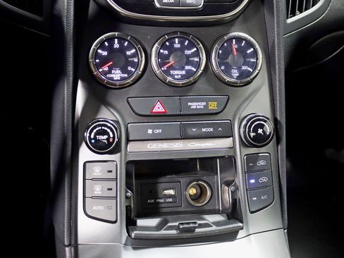 Used 2015 Hyundai Genesis 3.8 image 18