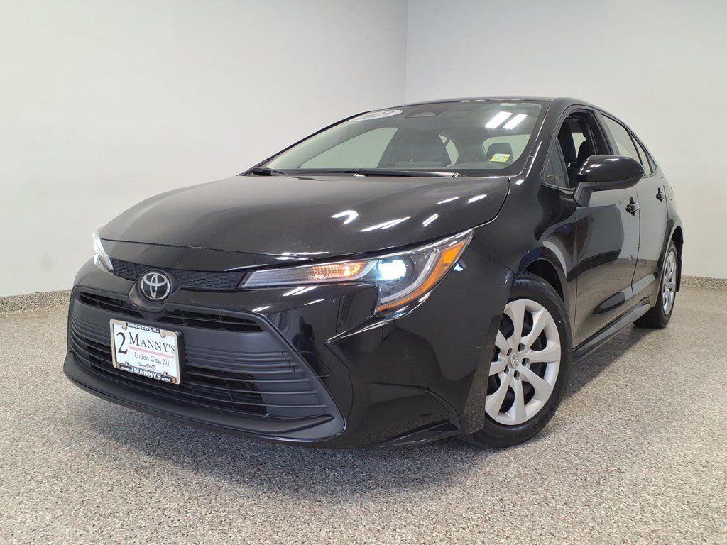 Used 2023 Toyota Corolla LE FWD image 1