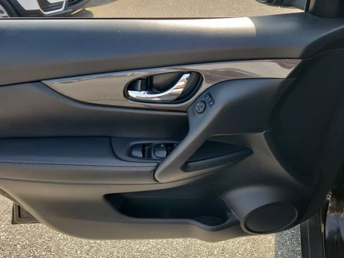 Certified 2020 Nissan Rogue SV FWD image 13