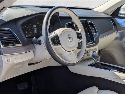 Used 2022 Volvo XC90 T6 Inscription w/ Lounge Package AWD/4WD image 13