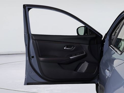 Used 2025 Nissan Sentra SR image 32