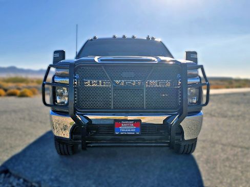 Used 2020 Chevrolet Silverado 2500 LT image 2