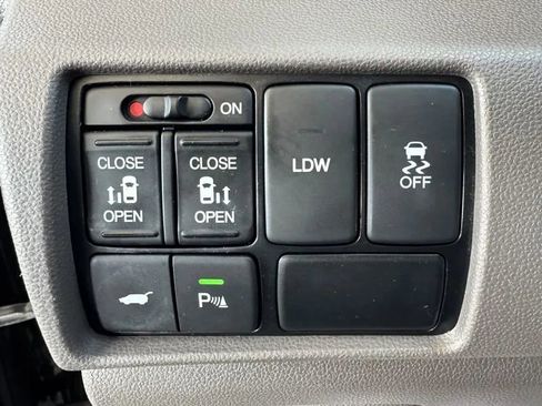 Used 2016 Honda Odyssey Touring Elite image 45