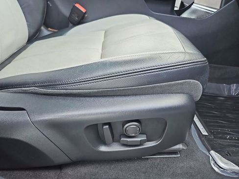 Used 2020 Land Rover Range Rover Evoque First Edition image 25