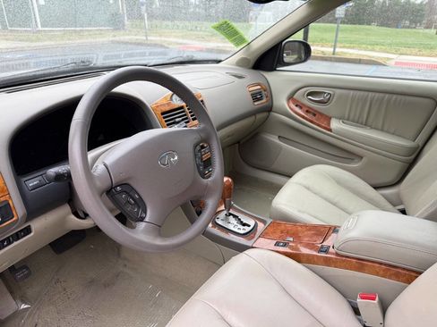 Used 2003 INFINITI I35 w/ Sunroof & Sunshade Pkg image 10