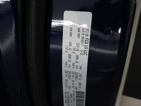 Used 2017 Chrysler Pacifica Touring-L FWD image 64