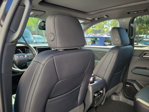 New 2026 GMC Acadia AT4 w/ Luxury Package AWD/4WD image 15