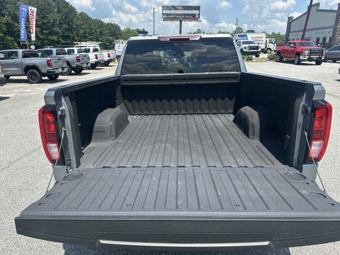 Used 2025 GMC Sierra 1500 SLE AWD/4WD image 18