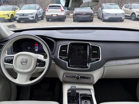Used 2025 Volvo XC90 B6 Plus image 4