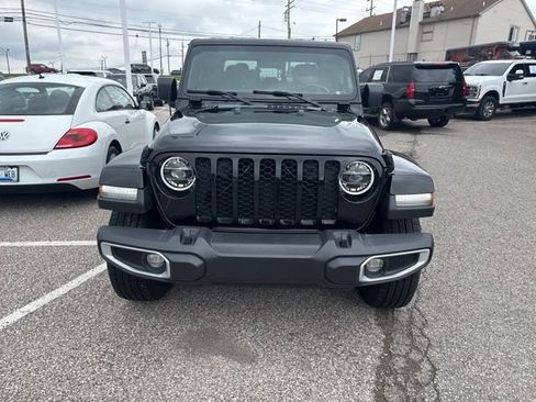 Used 2022 Jeep Gladiator Sport AWD/4WD image 2