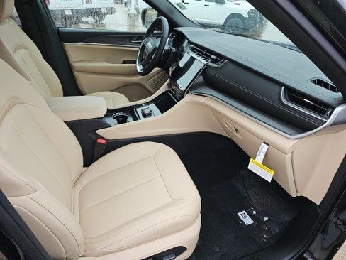 New 2025 Jeep Grand Cherokee L Limited w/ Trailer Tow Package image 11